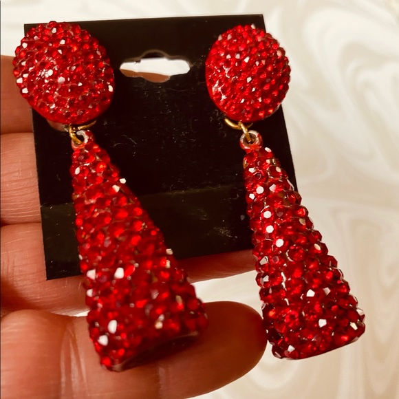 NEW VINTAGE BELLINI VIBRANT RED SWAROFSKI CRYSTAL DROP EARRING - CLIP ELEGANT - Picture 6 of 15